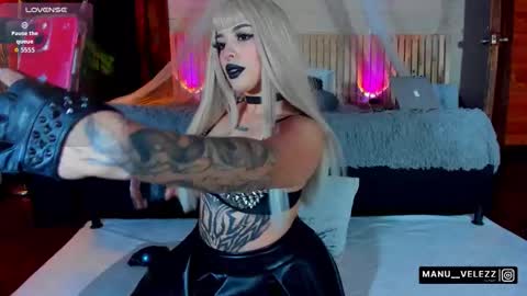 Snapshot of manu_nyx chatting on 26, 11, 2025 manu velezz Help me to get to 100 thumbs ups Tip 25tks Rate me online show from 26, 11, 2025