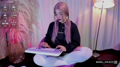 Snapshot of manu_nyx chatting on 31, 3, 2026 manu velezz Help me to get to 100 thumbs ups Tip 25tks Rate me online show from 31, 3, 2026