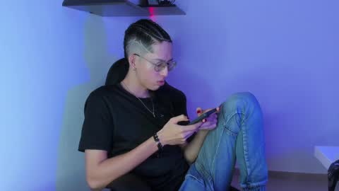 Manuel online show from 12, 1, 2025