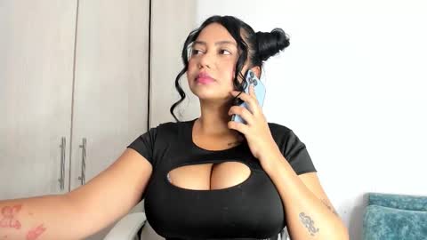 Snapshot of manuela_anderson chatting on 18, 11, 2025 MANUELA online show from 18, 11, 2025