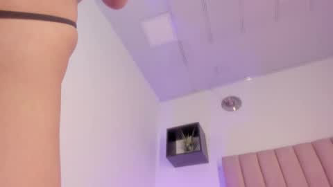 Snapshot of manuela_zapata chatting on 10, 9, 2025 manu 3 online show from 10, 9, 2025