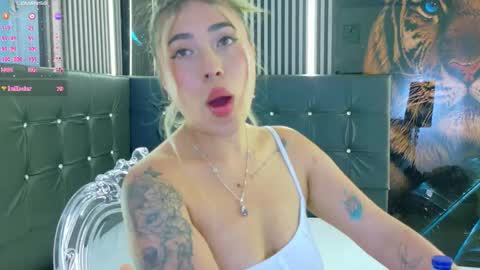 Snapshot of manuelaveelez chatting on 2, 10, 2025 Manuela online show from 2, 10, 2025