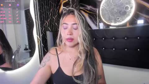 Snapshot of manuelaveelez chatting on 8, 10, 2025 Manuela online show from 8, 10, 2025