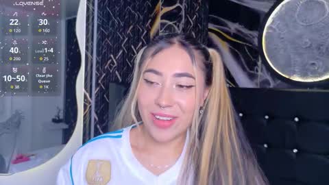 Snapshot of manuelaveelez chatting on 30, 11, 2025 Manuela online show from 30, 11, 2025