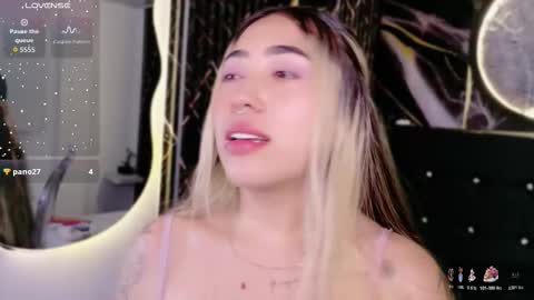 Snapshot of manuelaveelez chatting on 4, 12, 2025 Manuela online show from 4, 12, 2025