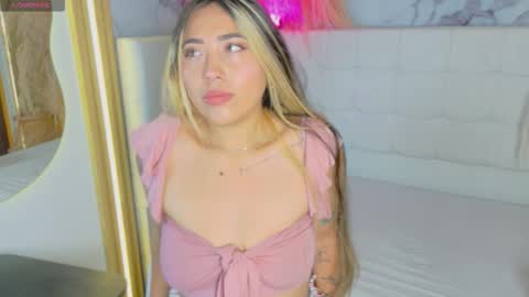 Snapshot of manuelaveelez chatting on 21, 12, 2025 Manuela online show from 21, 12, 2025