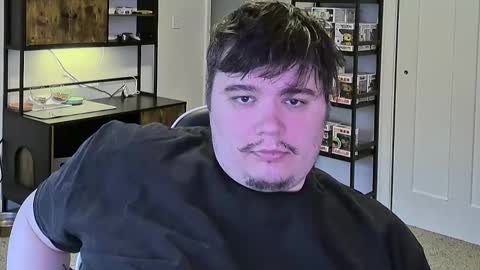 Snapshot of manyfacese chatting on 17, 11, 2025 kyle online show from 17, 11, 2025