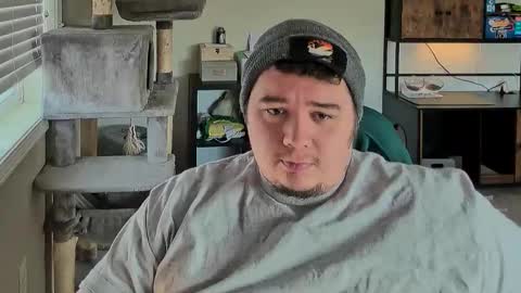 Snapshot of manyfacese chatting on 13, 12, 2025 kyle online show from 13, 12, 2025