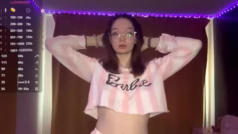 Snapshot of marciecommon chatting on 1, 11, 2025 Alisa online show from 1, 11, 2025