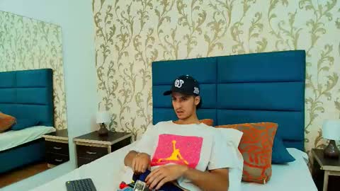 Snapshot of marcus_jeron chatting on 25, 9, 2025 marcus_jeron online show from 25, 9, 2025