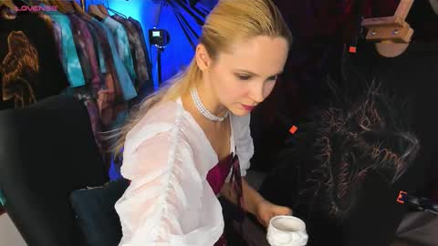 Snapshot of margaux_corsets6641000 chatting on 22, 10, 2025 margaux_corsets6641000 online show from 22, 10, 2025