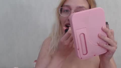 Snapshot of margo_shine chatting on 6, 10, 2025 margo_shine online show from 6, 10, 2025