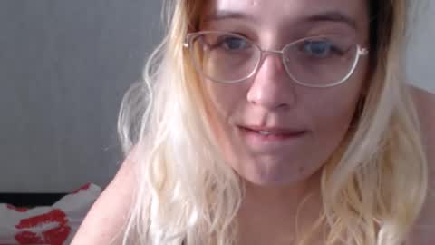 Snapshot of margo_shine chatting on 24, 10, 2025 margo_shine online show from 24, 10, 2025