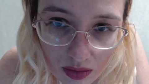 Snapshot of margo_shine chatting on 25, 10, 2025 margo_shine online show from 25, 10, 2025