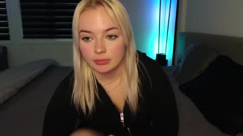 margot_robbie7 online show from 23, 10, 2025