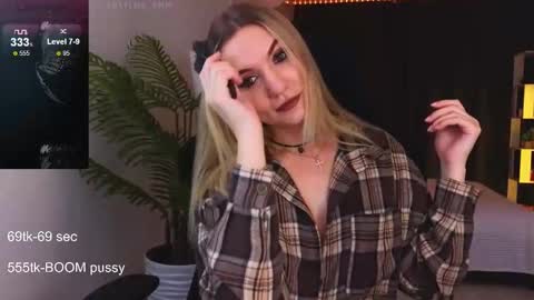 Snapshot of maria_shy_lii chatting on 2, 10, 2025 maria_shy_lii online show from 2, 10, 2025