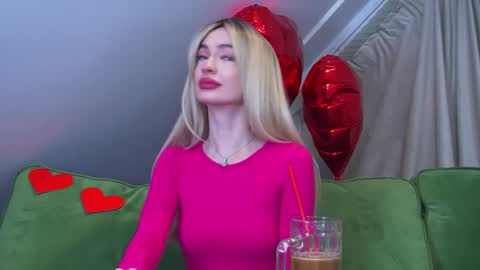 Snapshot of mariamenson chatting on 28, 2, 2025 MariaMenson online show from 28, 2, 2025