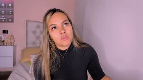 Mariana Roe online show from 6, 12, 2024