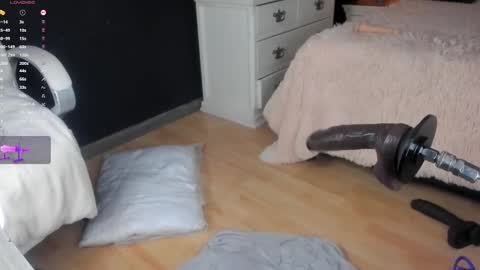 Snapshot of mariana_castro9 chatting on 4, 3, 2025 Mariana Castro online show from 4, 3, 2025