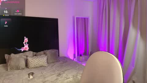 Snapshot of mariana_owen chatting on 1, 6, 2026 online show from 1, 6, 2026