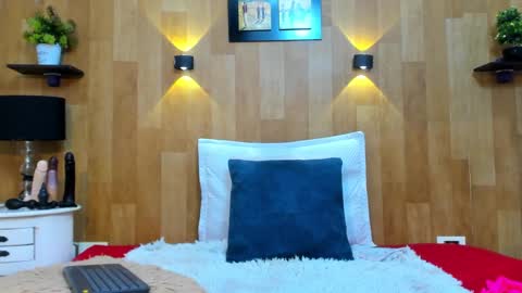 Mariana Angel online show from 9, 1, 2025