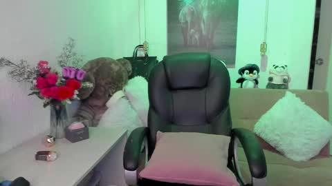 Mariana Lopez online show from 23, 2, 2025