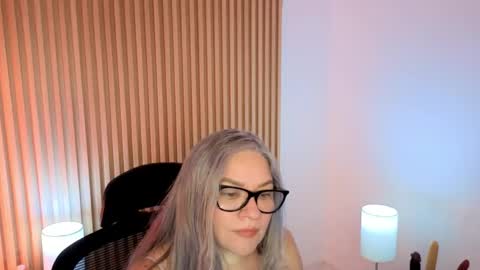 Snapshot of marianl0ve chatting on 5, 5, 2026 Marian Love online show from 5, 5, 2026
