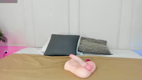 Maria Pettit online show from 26, 11, 2025