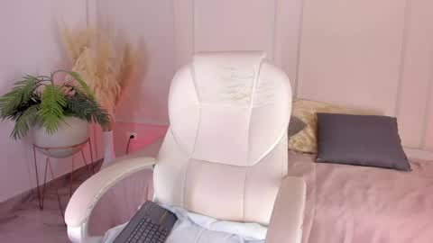 Maria Pettit online show from 12, 5, 2026