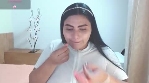 Snapshot of mariavex chatting on 15, 12, 2025 mariavex online show from 15, 12, 2025