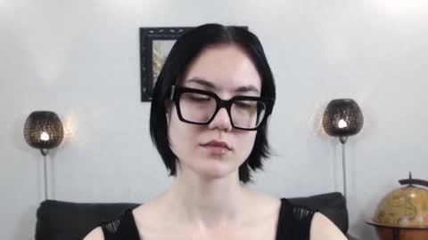 Snapshot of marie_fitch chatting on 21, 11, 2025 Marie Fitch online show from 21, 11, 2025