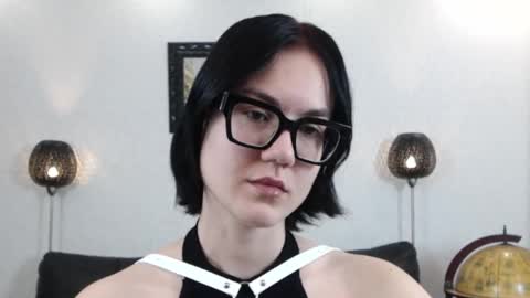 Snapshot of marie_fitch chatting on 2, 12, 2025 Marie Fitch online show from 2, 12, 2025