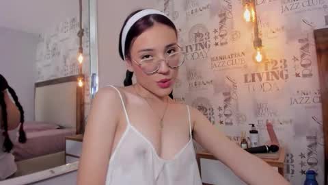 Snapshot of marie_tapner chatting on 14, 11, 2025 MARIE online show from 14, 11, 2025