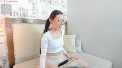 Snapshot of marie_tapner chatting on 24, 11, 2025 MARIE online show from 24, 11, 2025