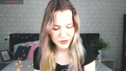 mariel_brown online show from 8, 2, 2025