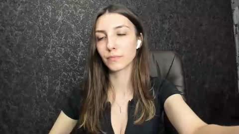 Snapshot of marielleanker chatting on 14, 9, 2025 marielleanker online show from 14, 9, 2025