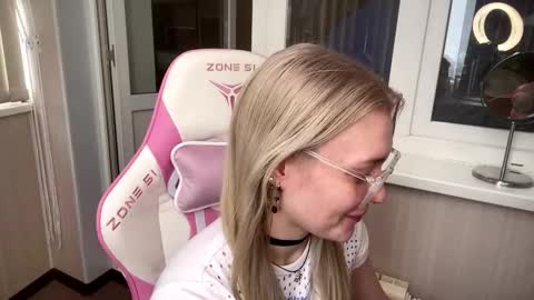 Snapshot of mariellesockwell chatting on 28, 2, 2026 Hey Im Ash I think together we can hit first 10 thumbs up online show from 28, 2, 2026