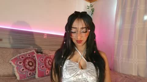 Luna Dulk online show from 5, 4, 2026
