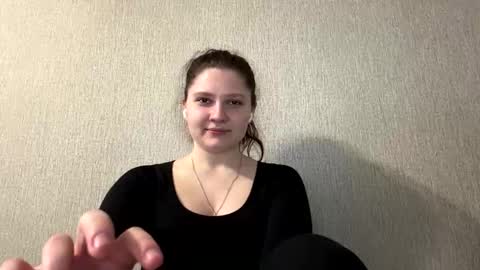 Snapshot of mariluarreola chatting on 23, 3, 2026 Emmie online show from 23, 3, 2026