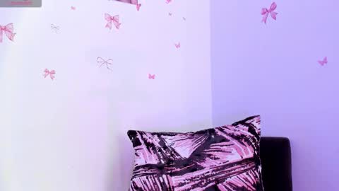 Snapshot of marilyndupont chatting on 18, 11, 2025 Marilyn online show from 18, 11, 2025