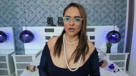 Marilyn Vega online show from 31, 1, 2025