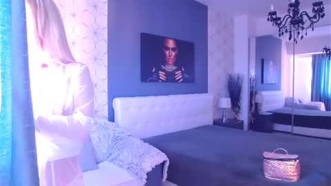 Mary Mais online show from 5, 3, 2025