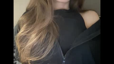 Snapshot of marinalovenow chatting on 4, 3, 2025 Marina online show from 4, 3, 2025