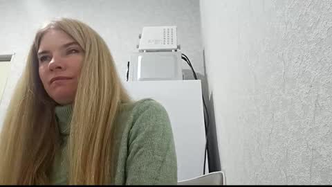 Snapshot of marinaobscura chatting on 1, 10, 2025 Emma online show from 1, 10, 2025