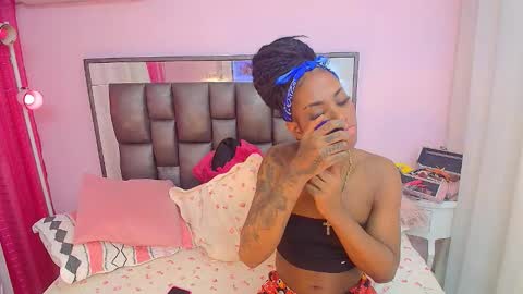 Snapshot of mariposahorny chatting on 26, 10, 2025 Nathaly online show from 26, 10, 2025