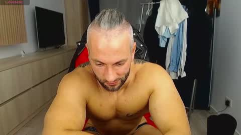 Snapshot of marismuscle chatting on 1, 10, 2025 MarisMuscle online show from 1, 10, 2025