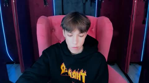 Snapshot of mark_branston chatting on 7, 11, 2025 Mark online show from 7, 11, 2025