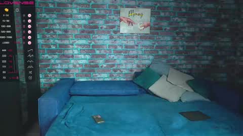 Mark online show from 10, 3, 2025