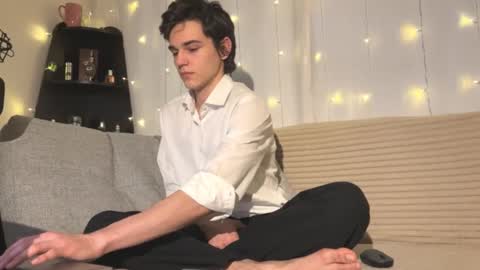 Mark online show from 4, 12, 2025