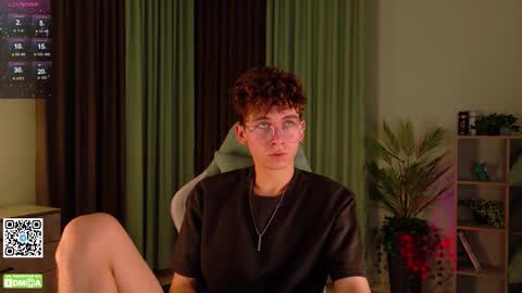 Snapshot of mark_safr chatting on 8, 10, 2025 Mark online show from 8, 10, 2025